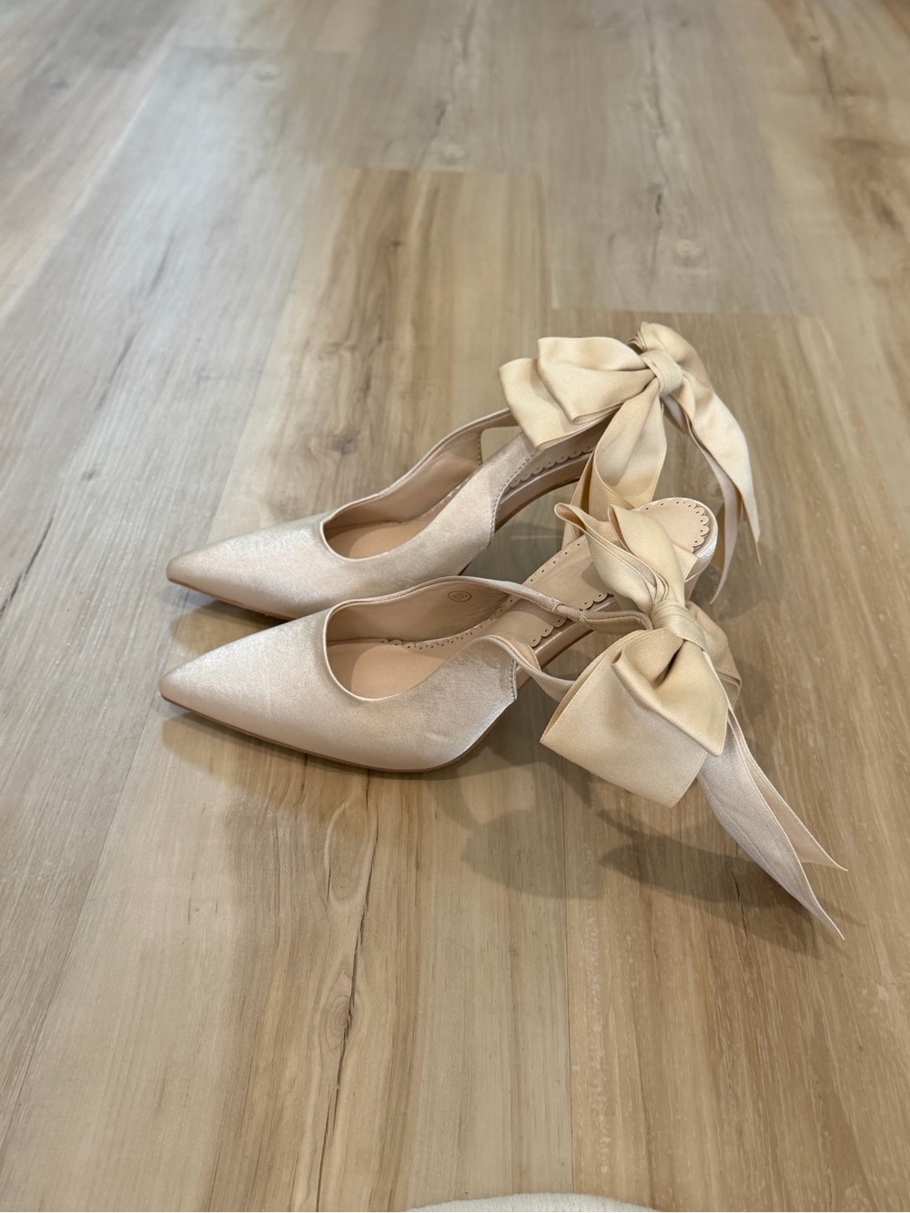 Elegant Cream Bow Pointed-Toe Heels